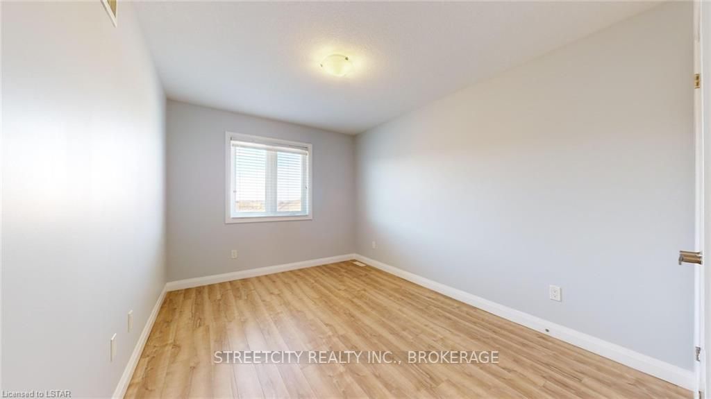 819 KLEINBURG Drive #4