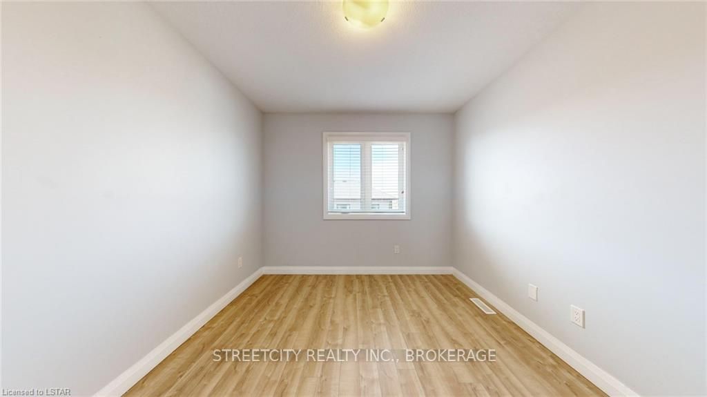 819 KLEINBURG Drive #4