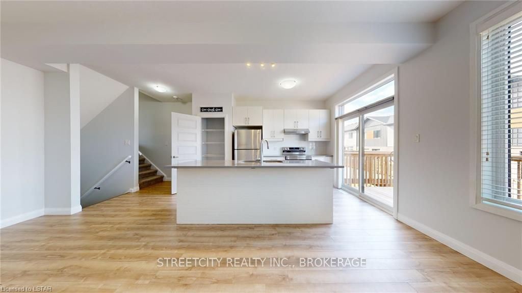 819 KLEINBURG Drive #4