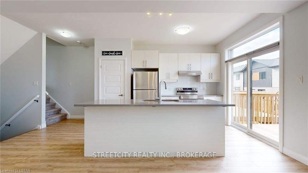 819 KLEINBURG Drive #4