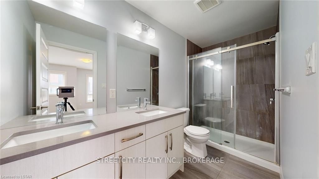 819 KLEINBURG Drive #4