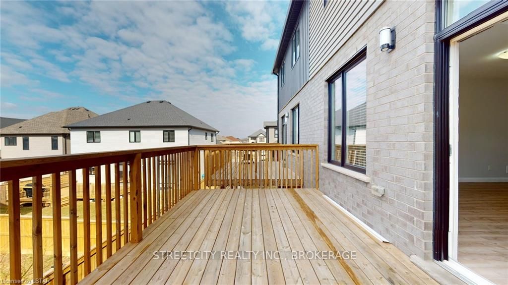 819 KLEINBURG Drive #4