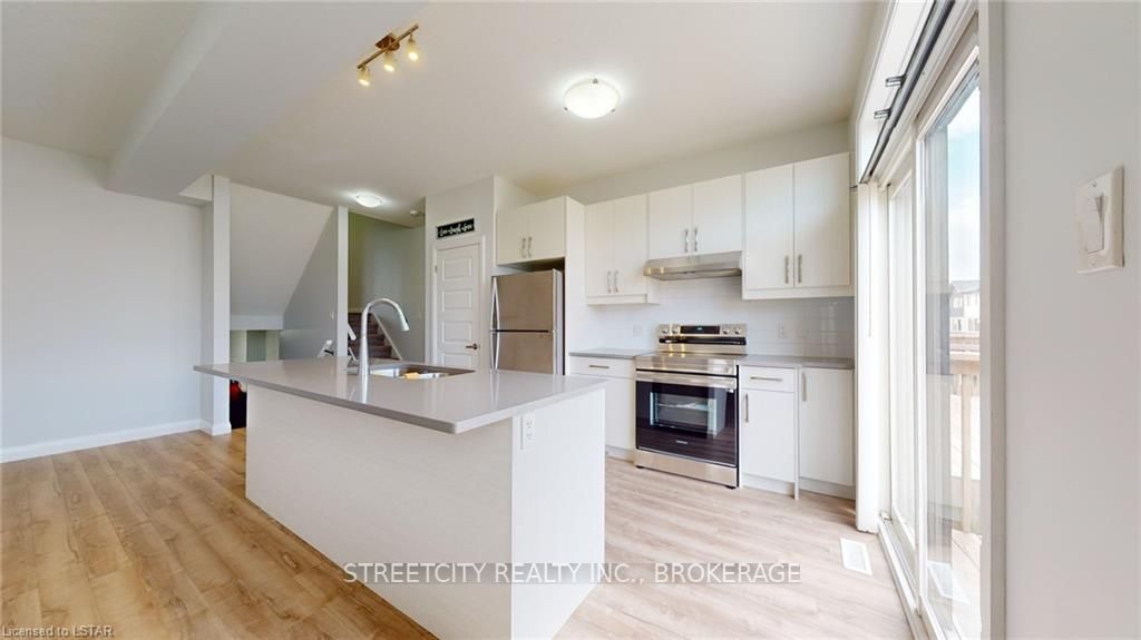 819 KLEINBURG Drive #4