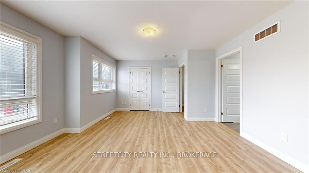 819 KLEINBURG Drive #4