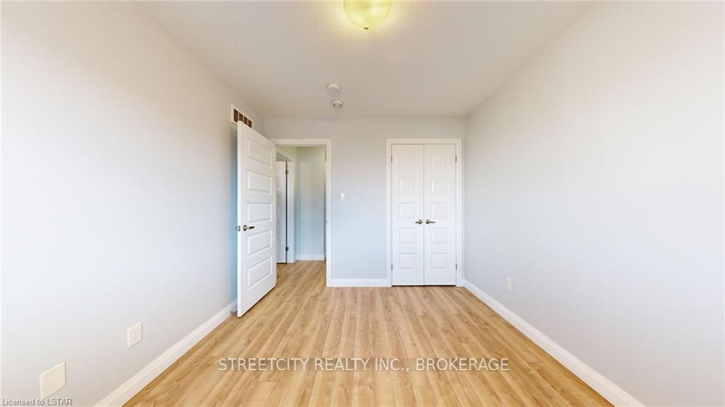819 KLEINBURG Drive #4