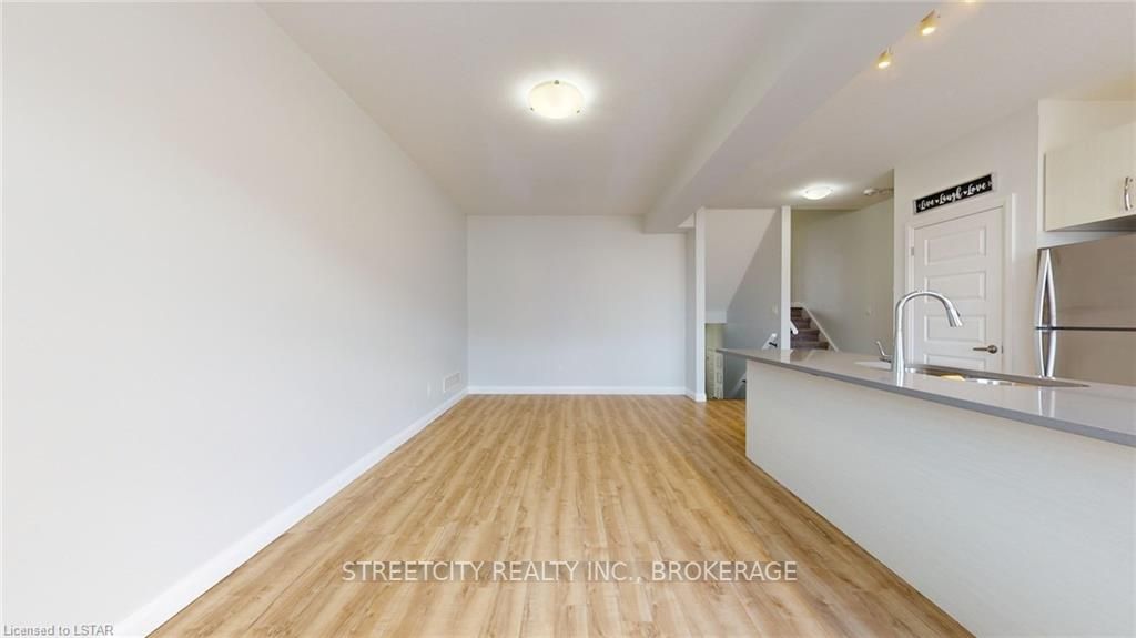 819 KLEINBURG Drive #4