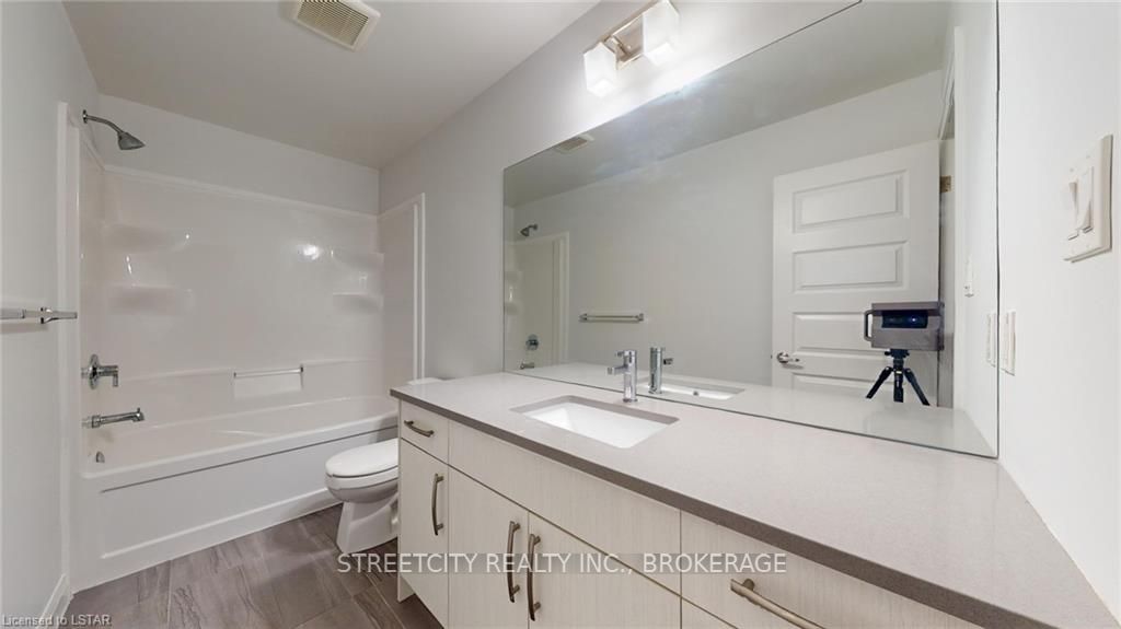 819 KLEINBURG Drive #4