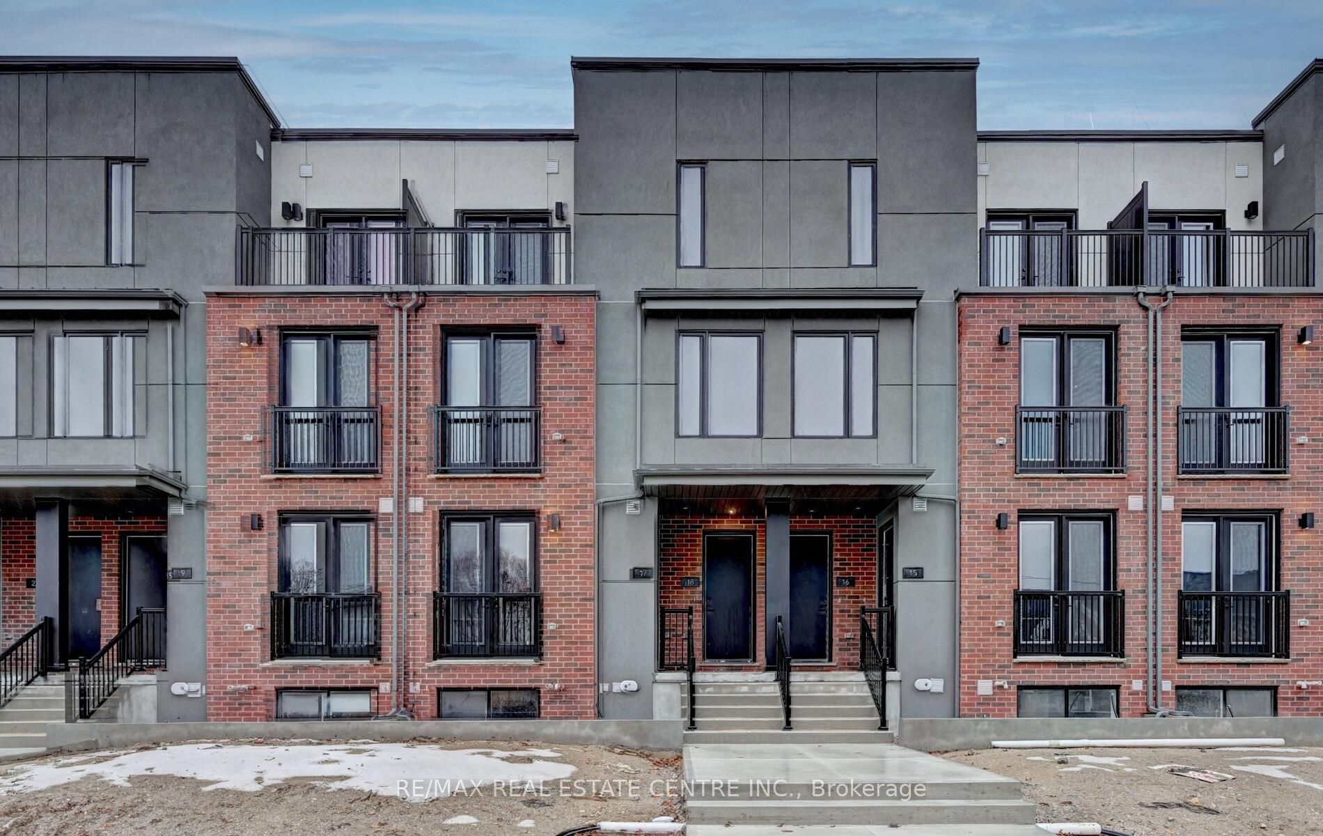 99 Roger St, #18