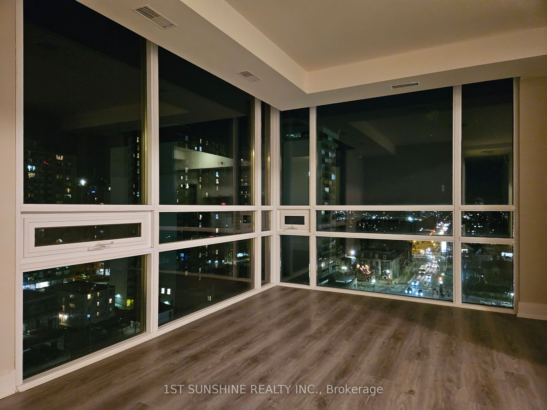 150 MAIN Street W, #PH3