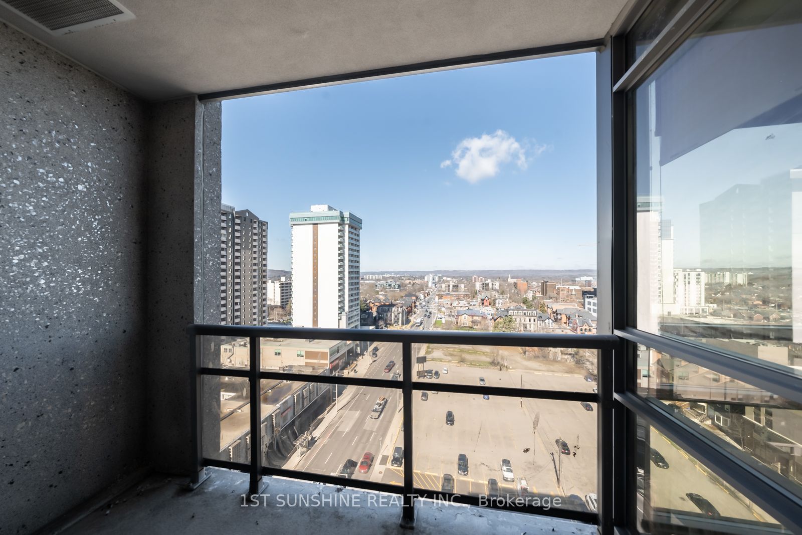 150 MAIN Street W, #PH3