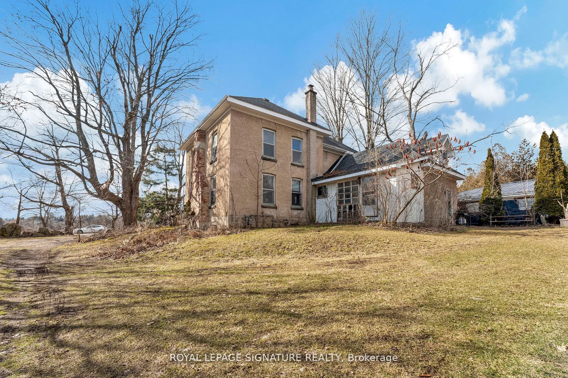 1592 Centre Rd