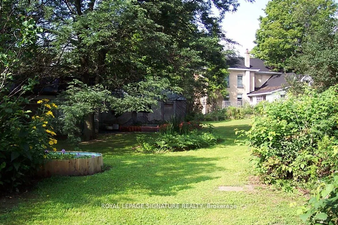 1592 Centre Rd
