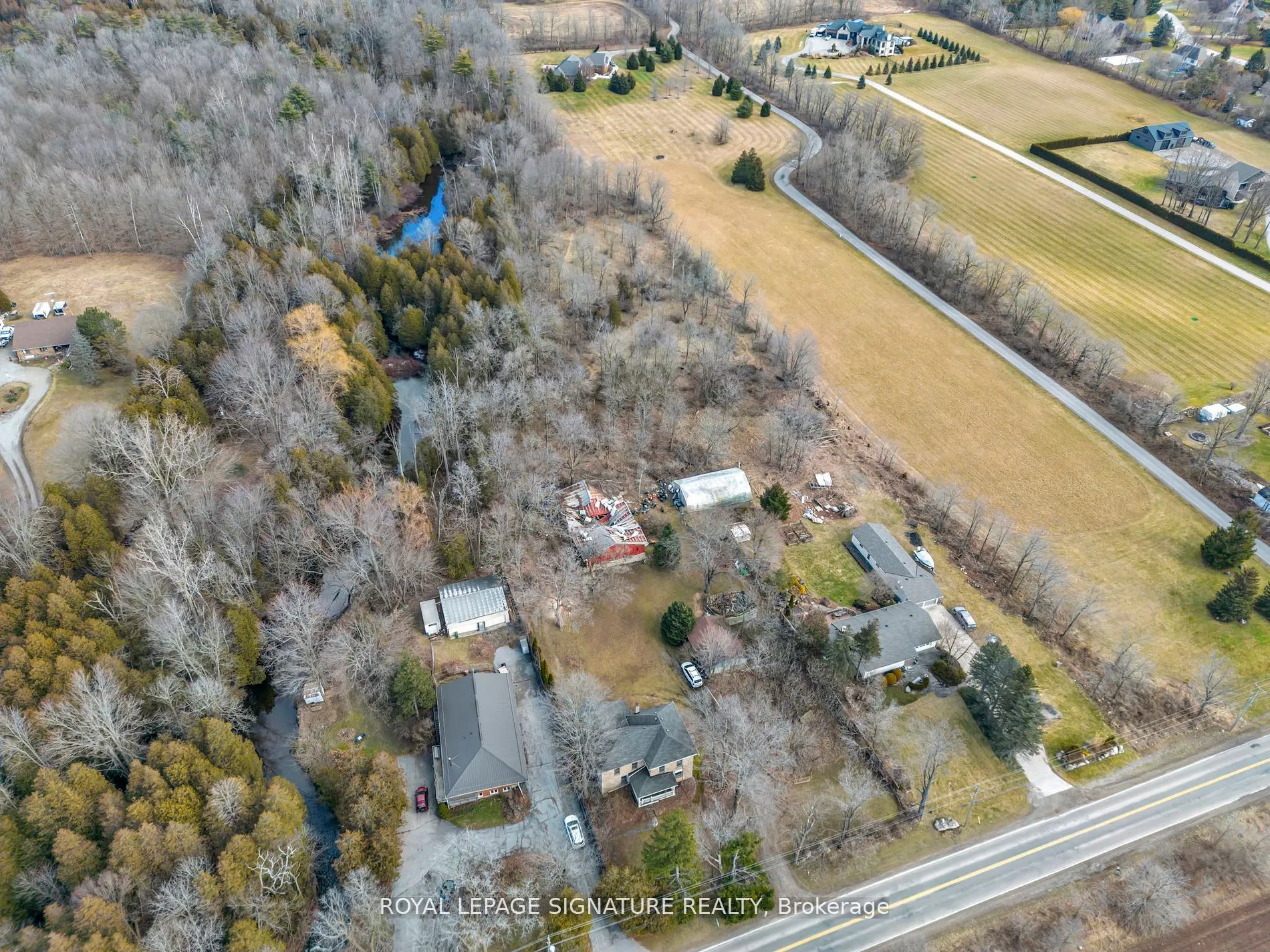 1592 Centre Rd