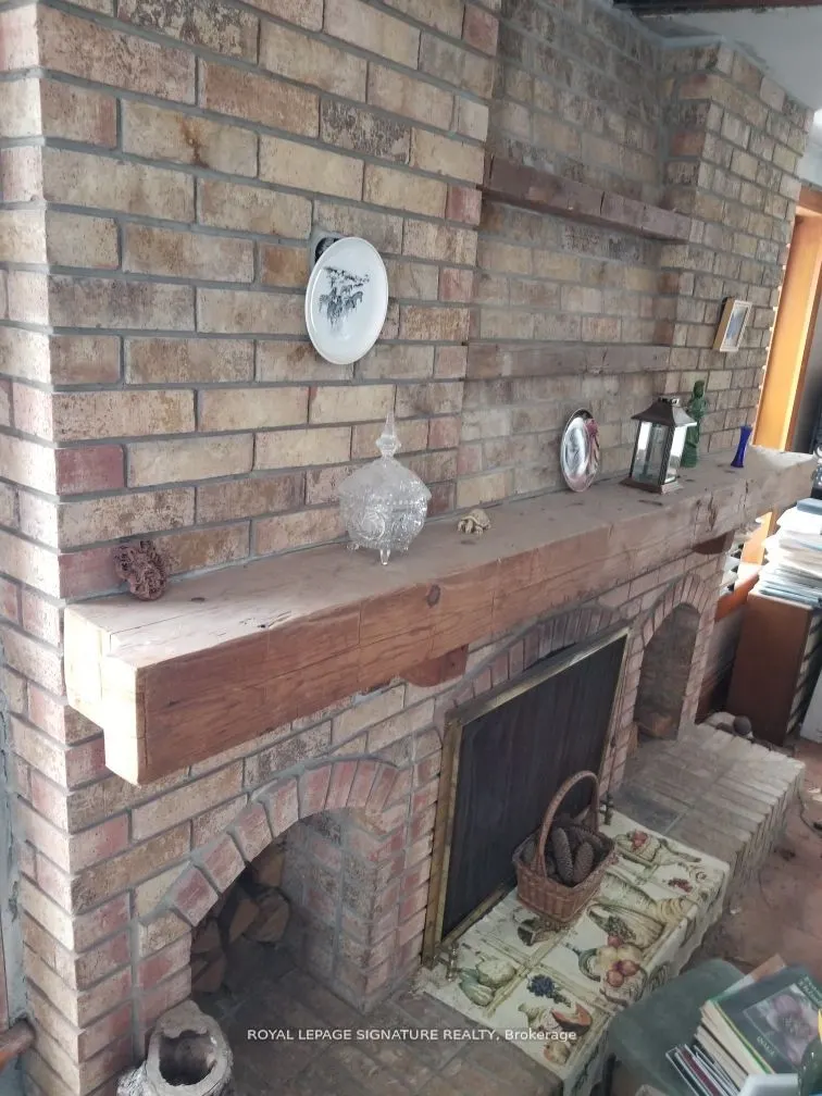 1592 Centre Rd