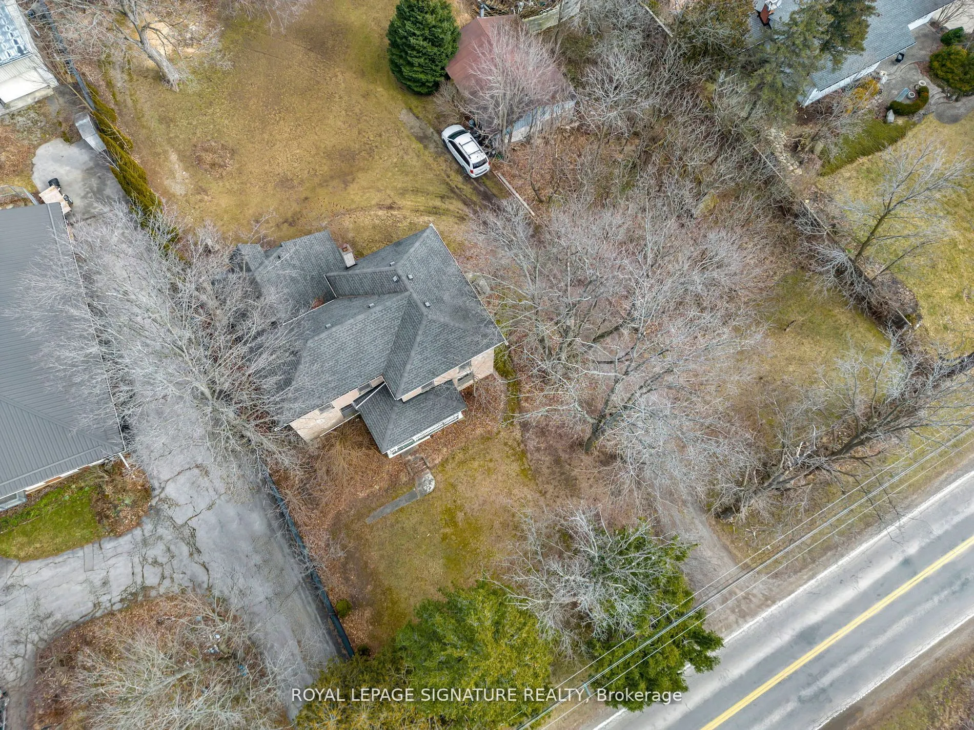 1592 Centre Rd