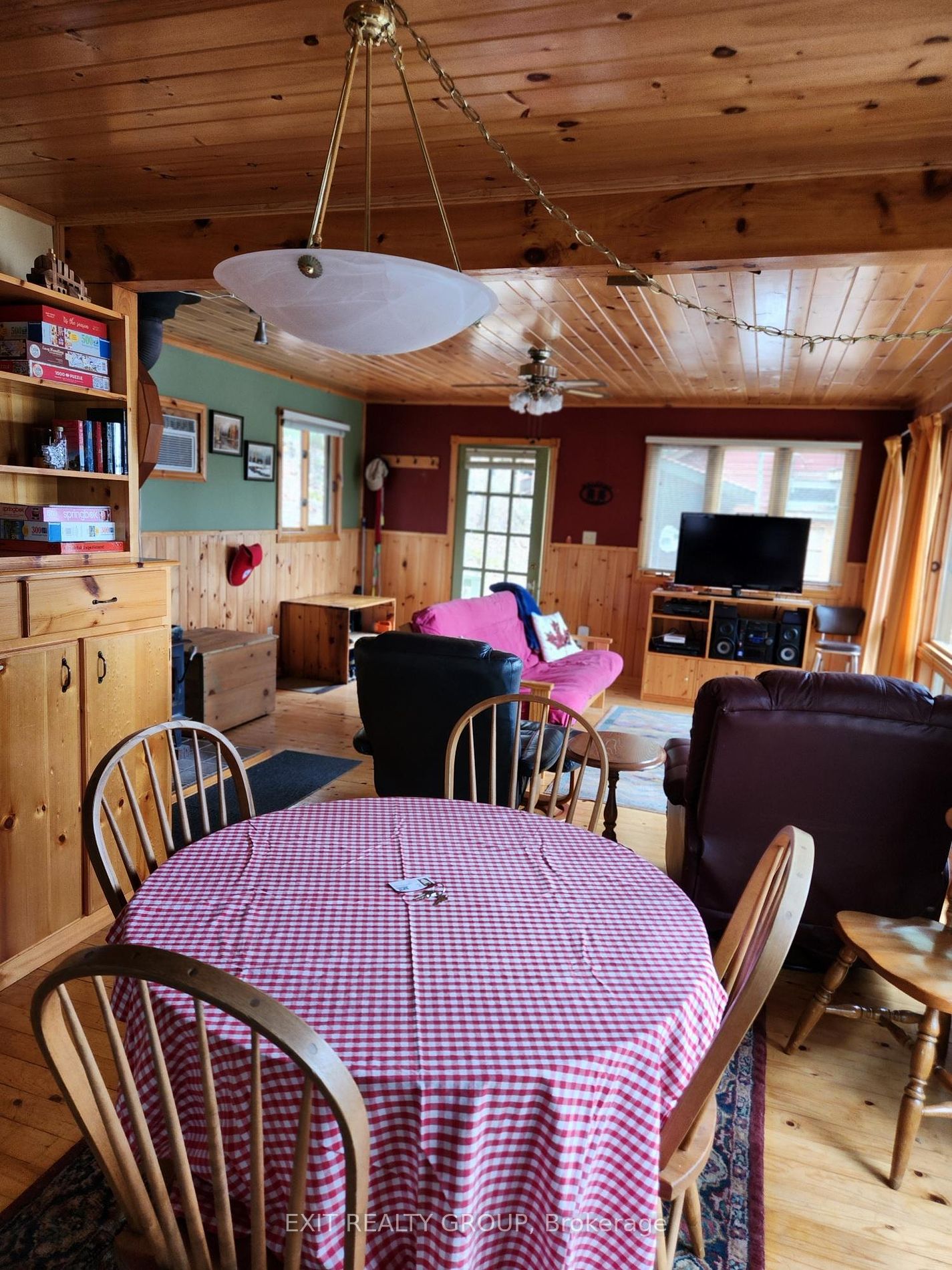 102 Mazinaw Lake