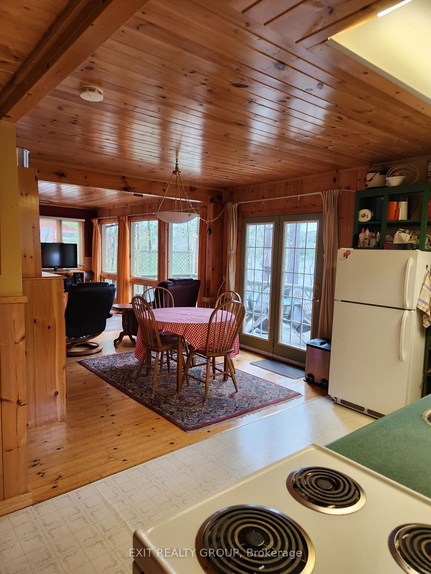 102 Mazinaw Lake