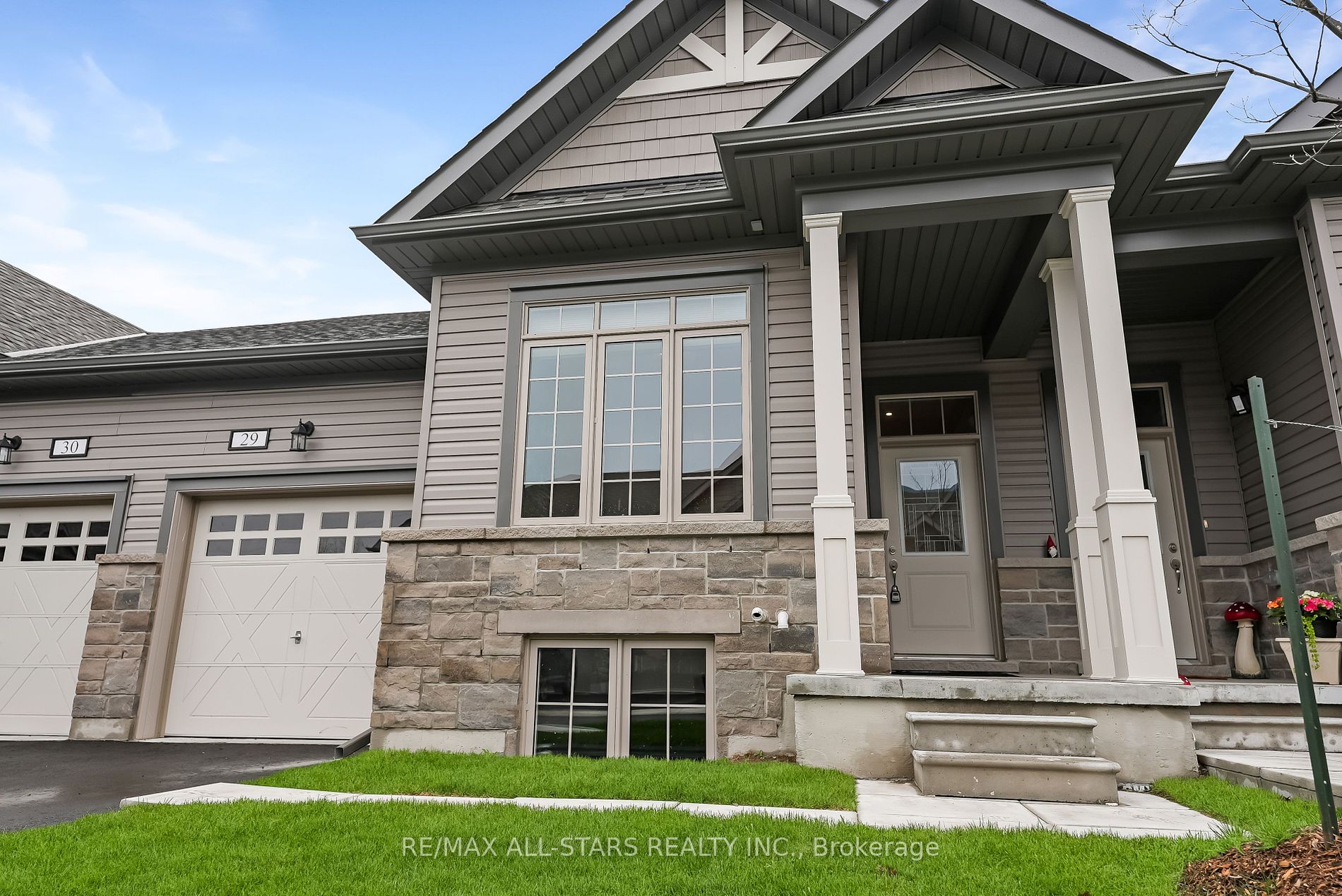 17 Lakewood Crescent, #29