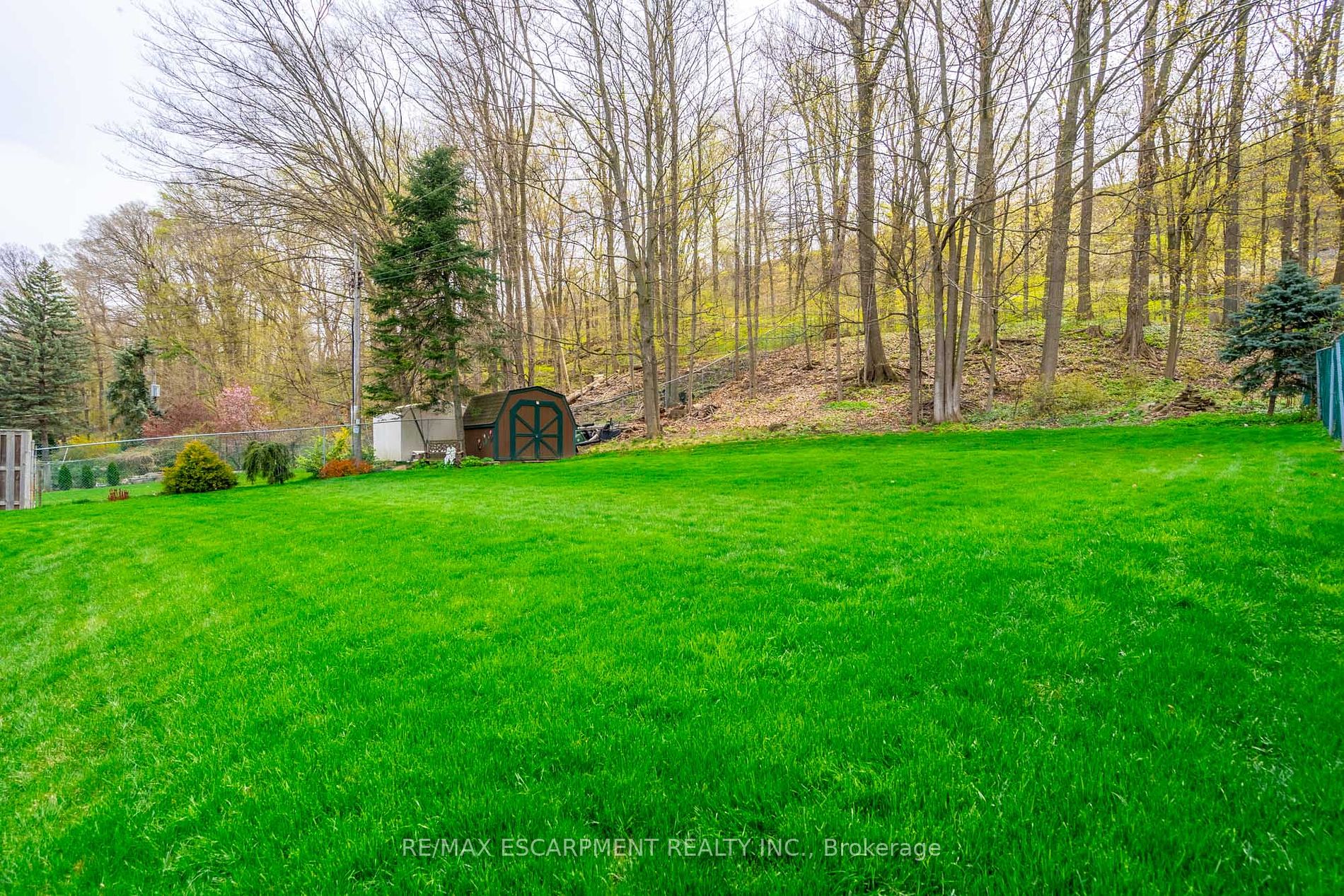 52 Maple Dr