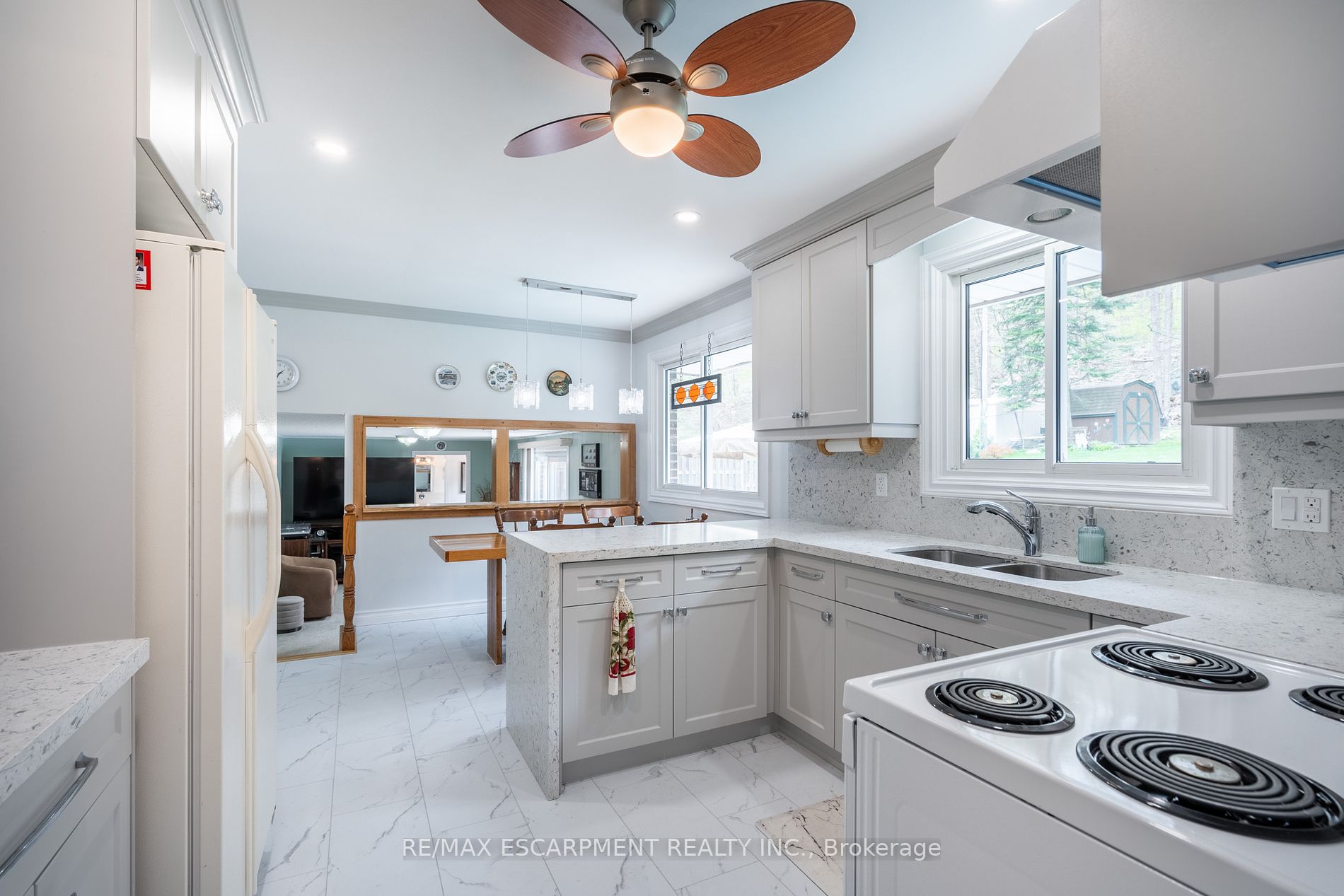 52 Maple Dr