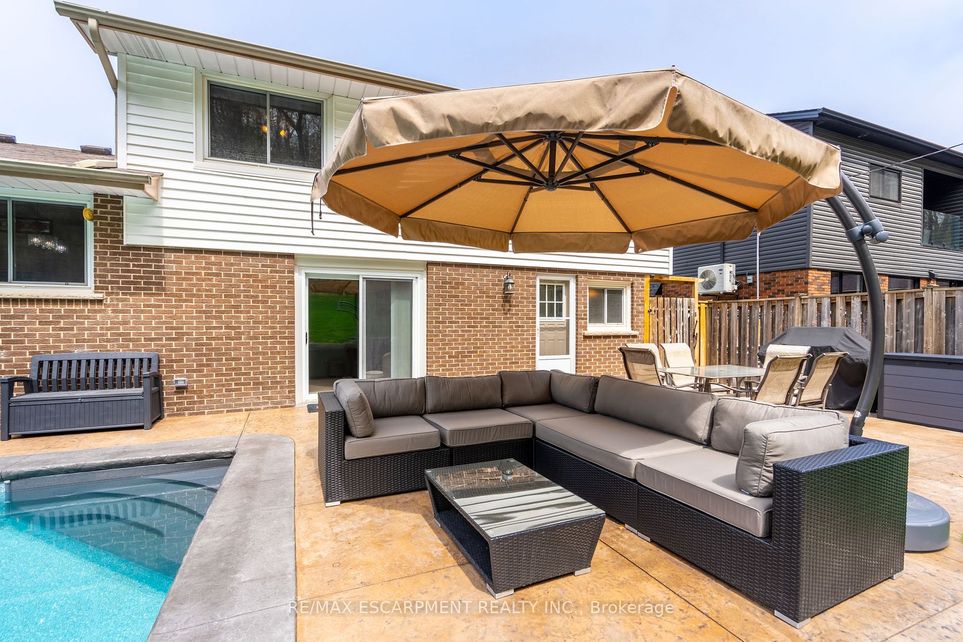 52 Maple Dr