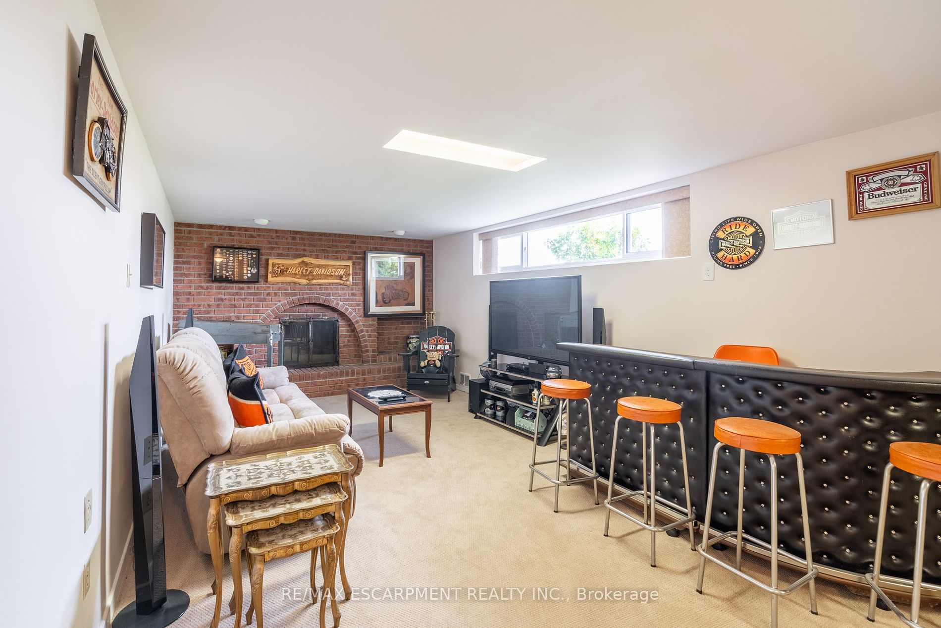 52 Maple Dr