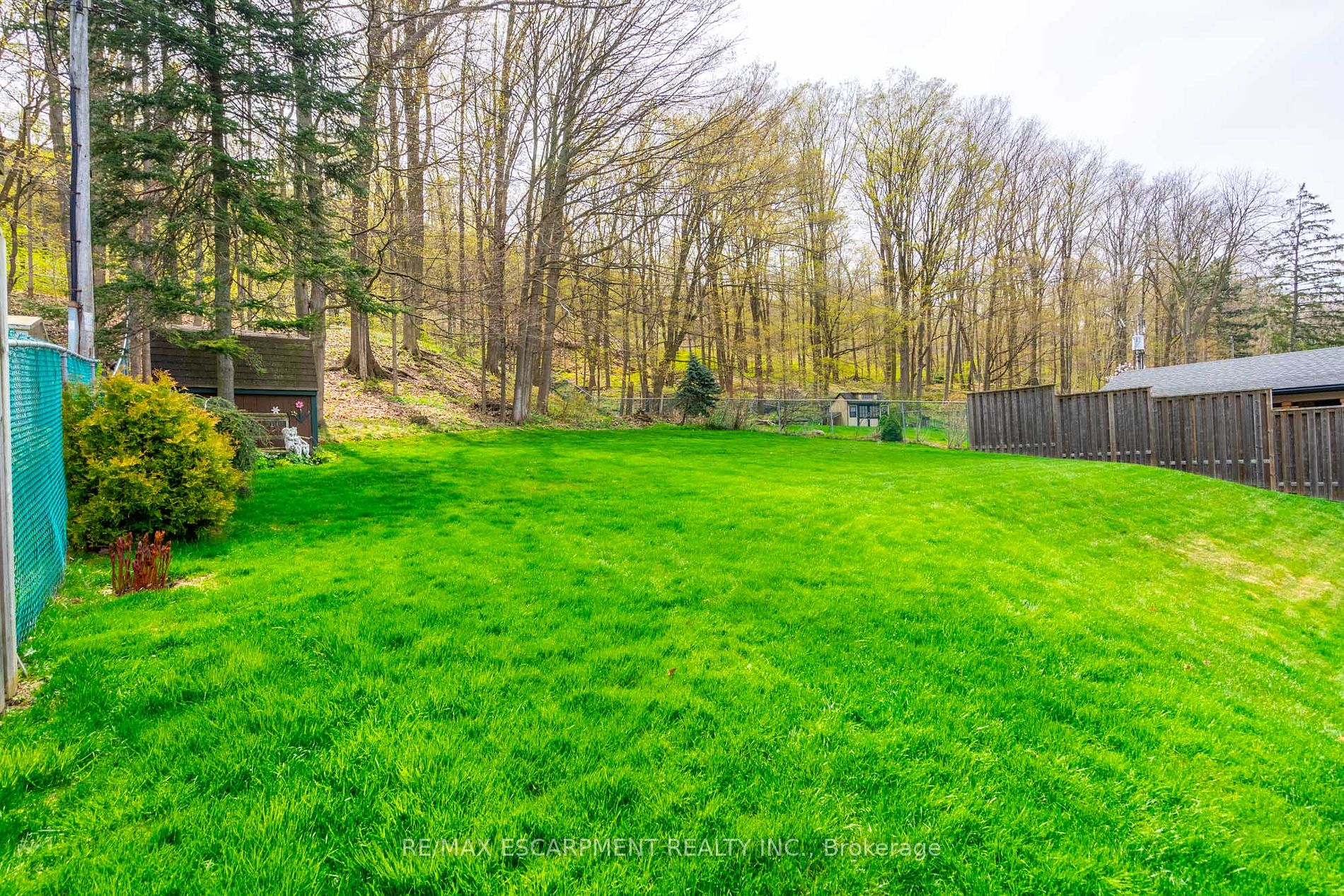 52 Maple Dr