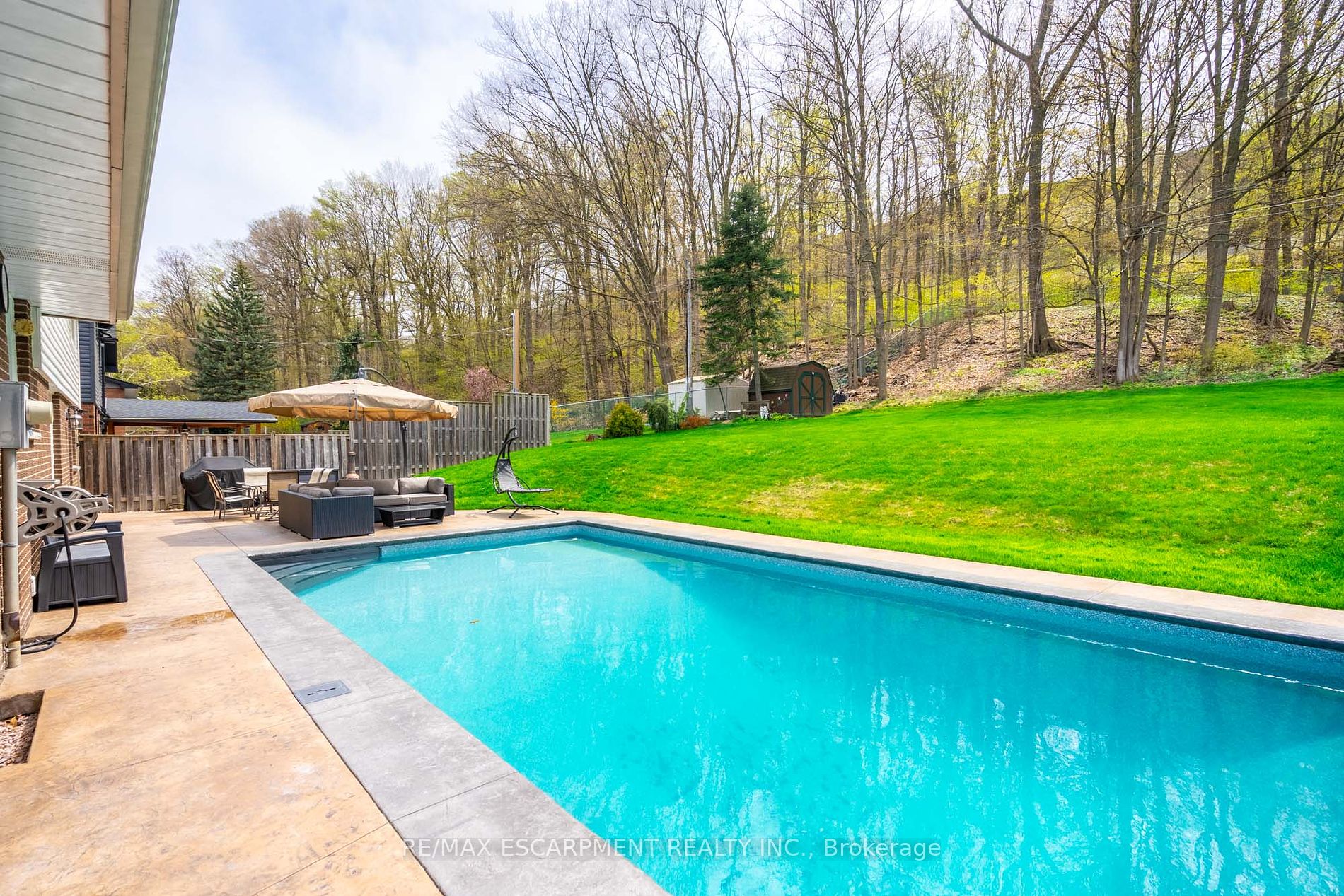 52 Maple Dr