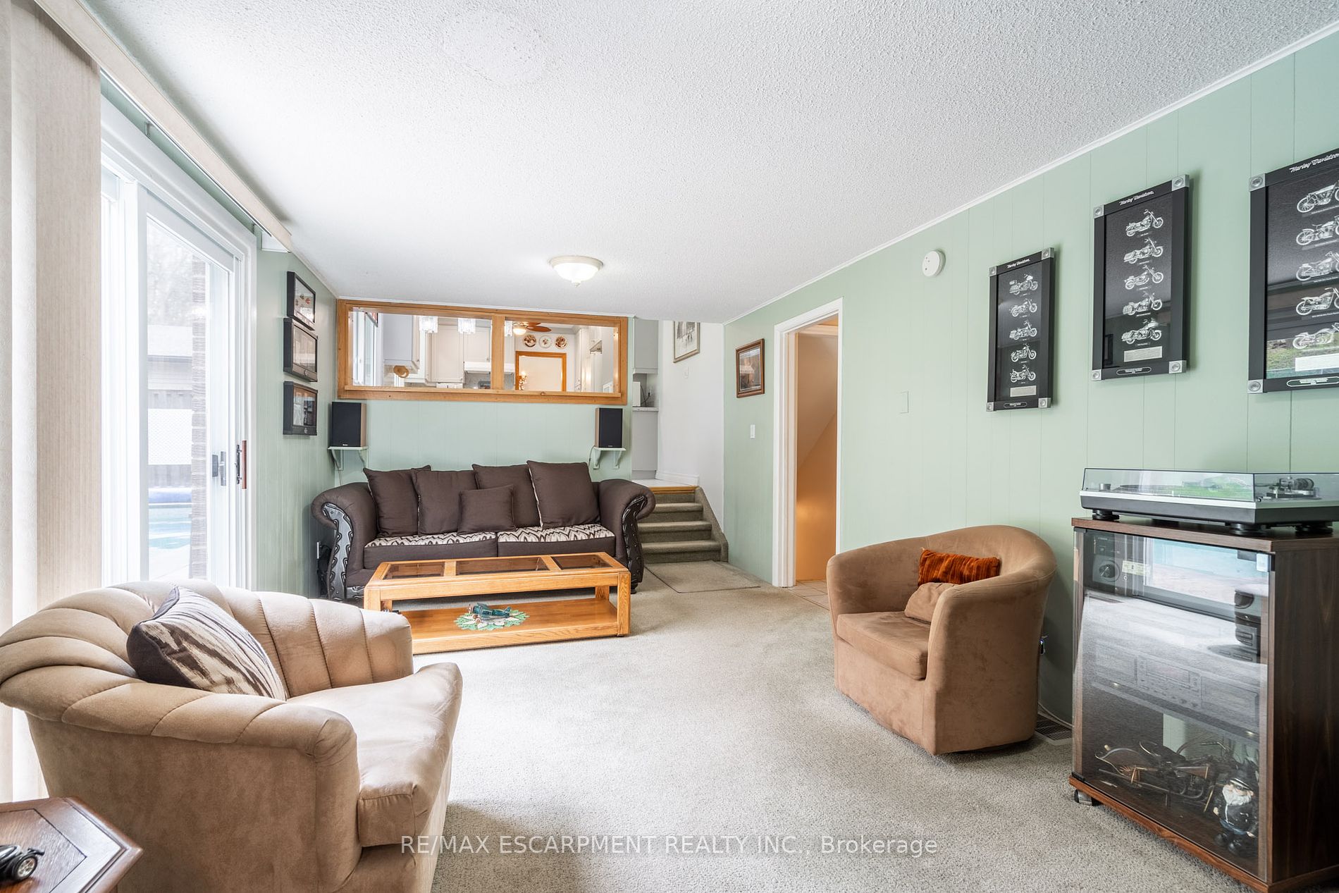 52 Maple Dr