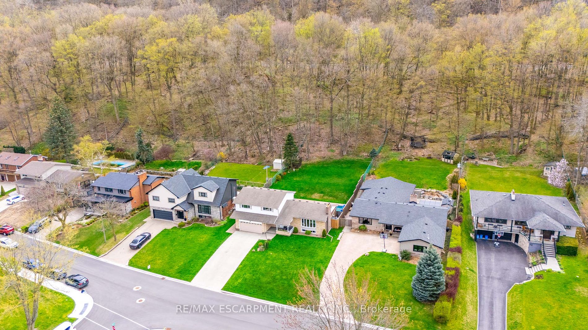 52 Maple Dr