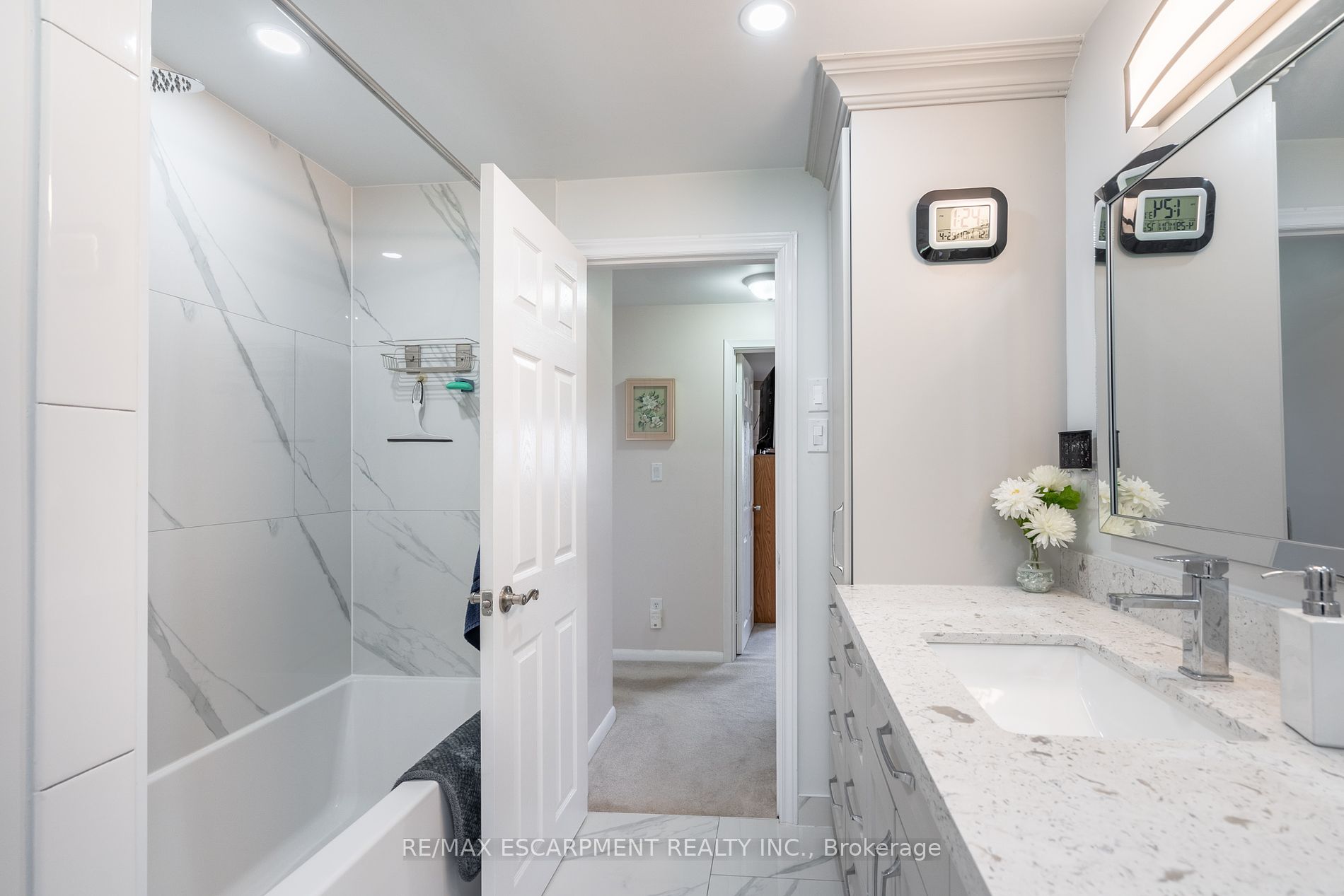 52 Maple Dr