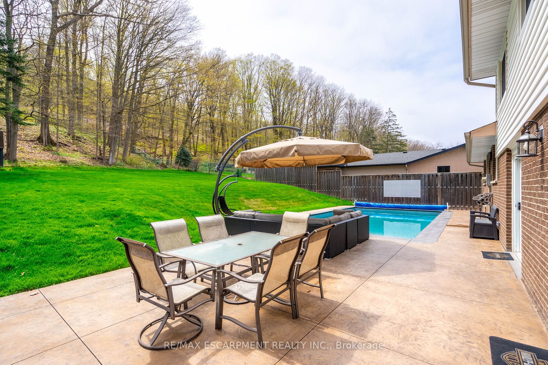 52 Maple Dr
