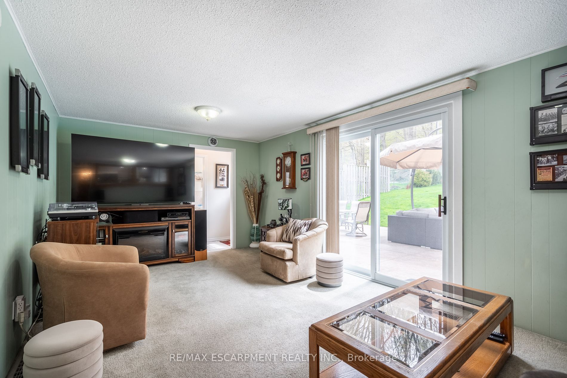 52 Maple Dr