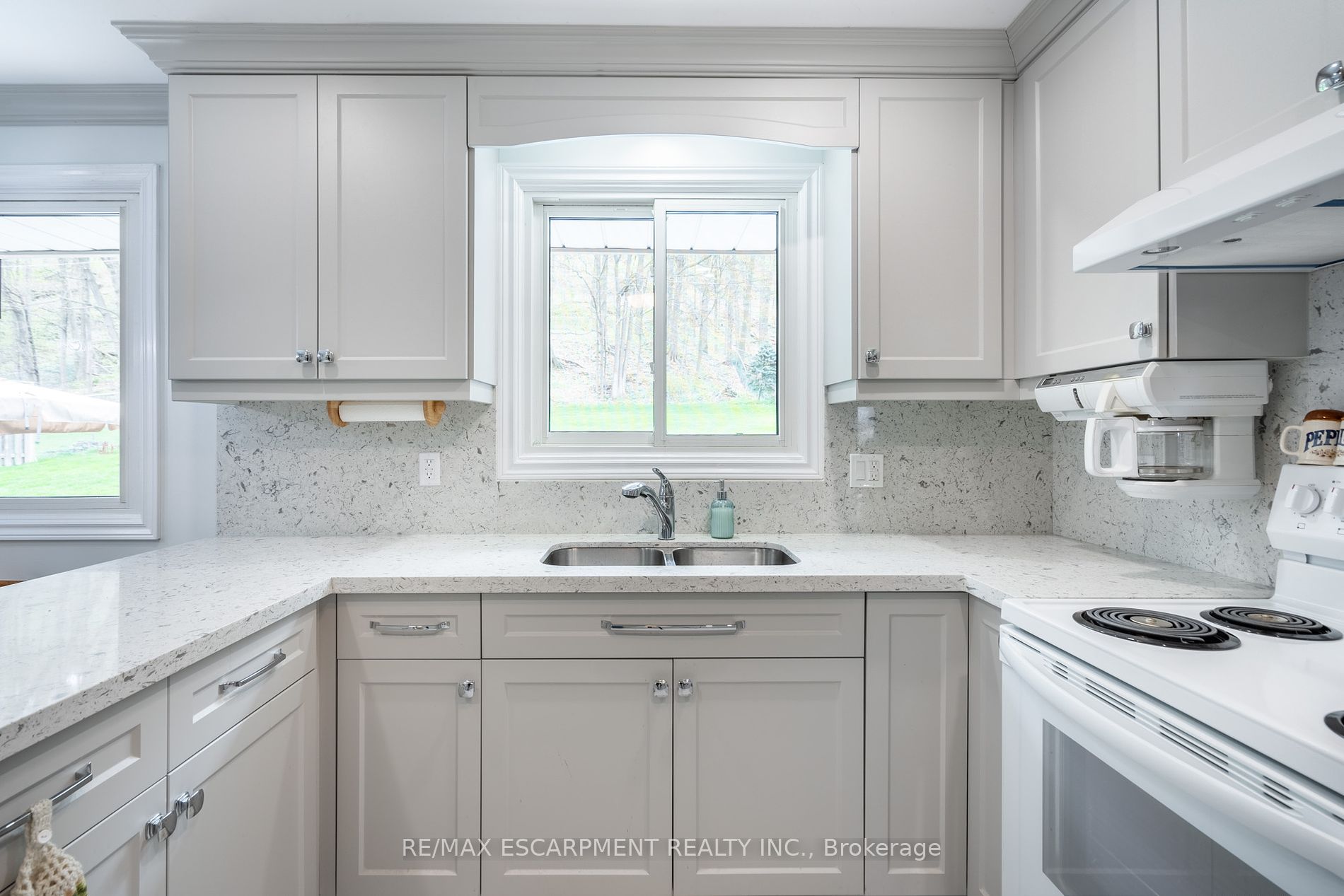 52 Maple Dr