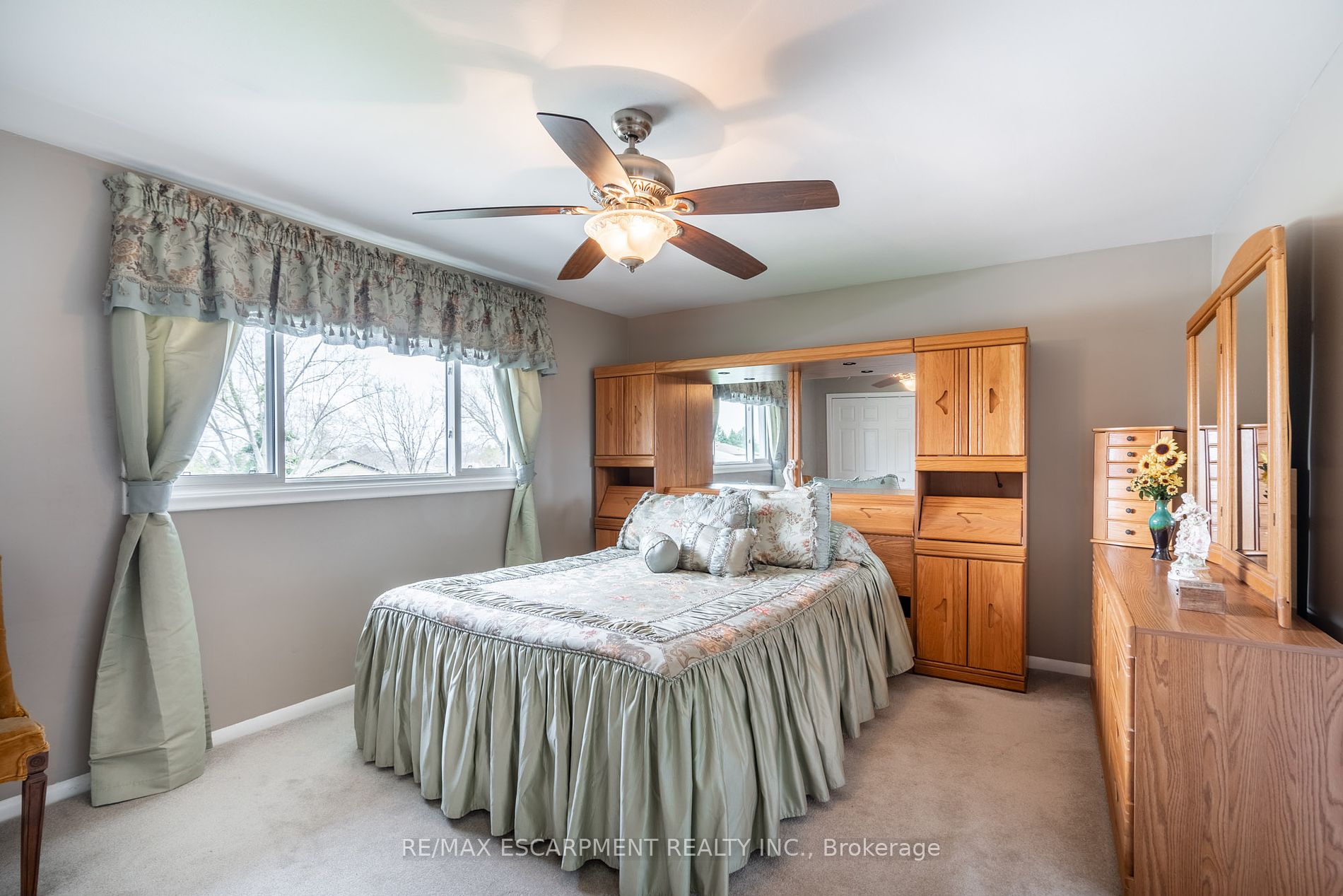 52 Maple Dr