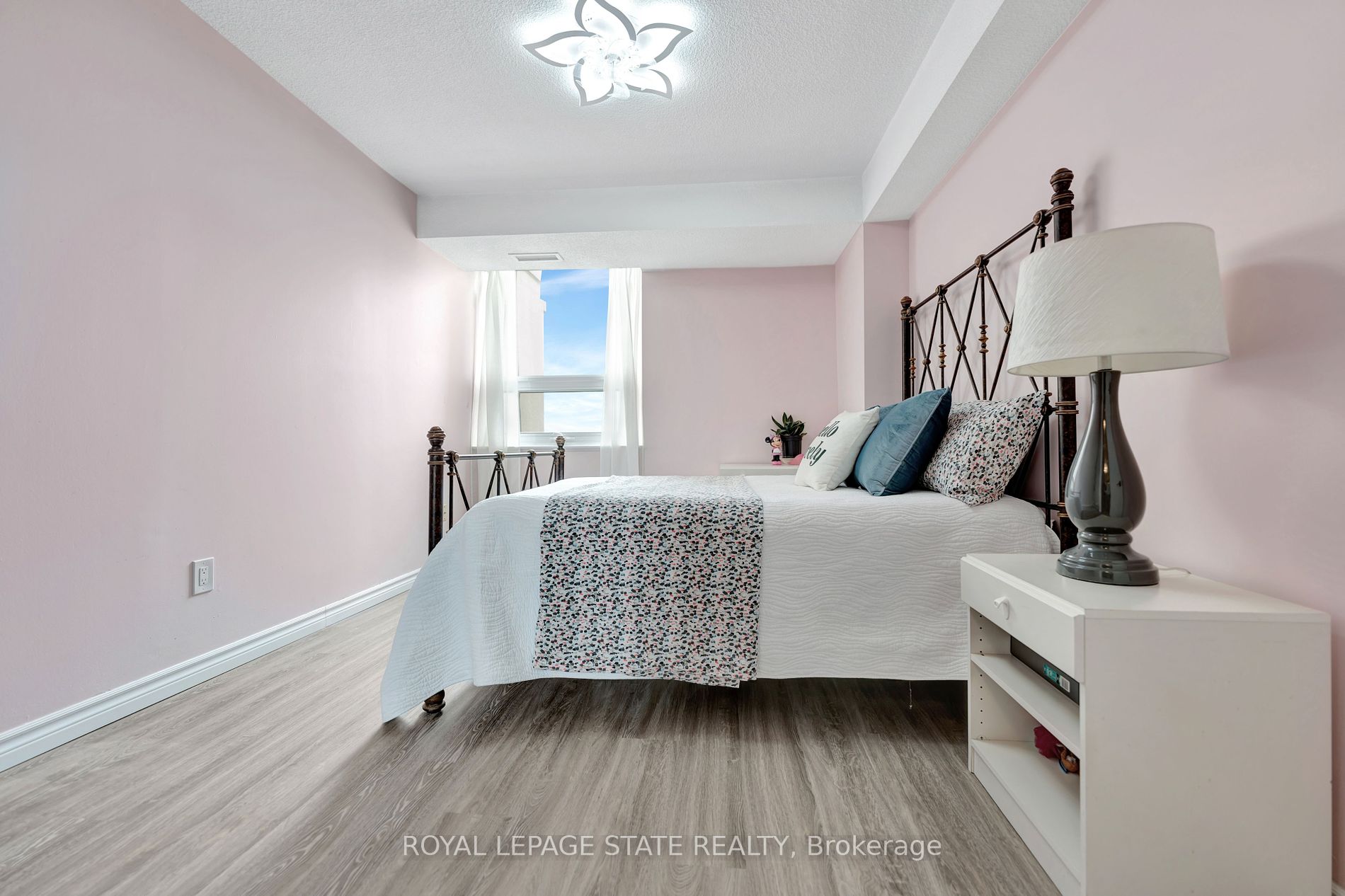 500 Green Road, #1207