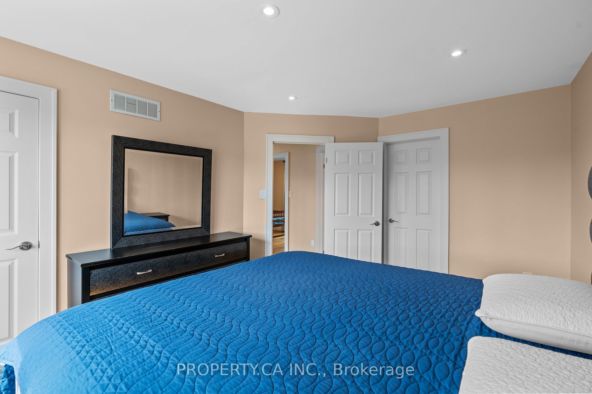 18 Sable Dr