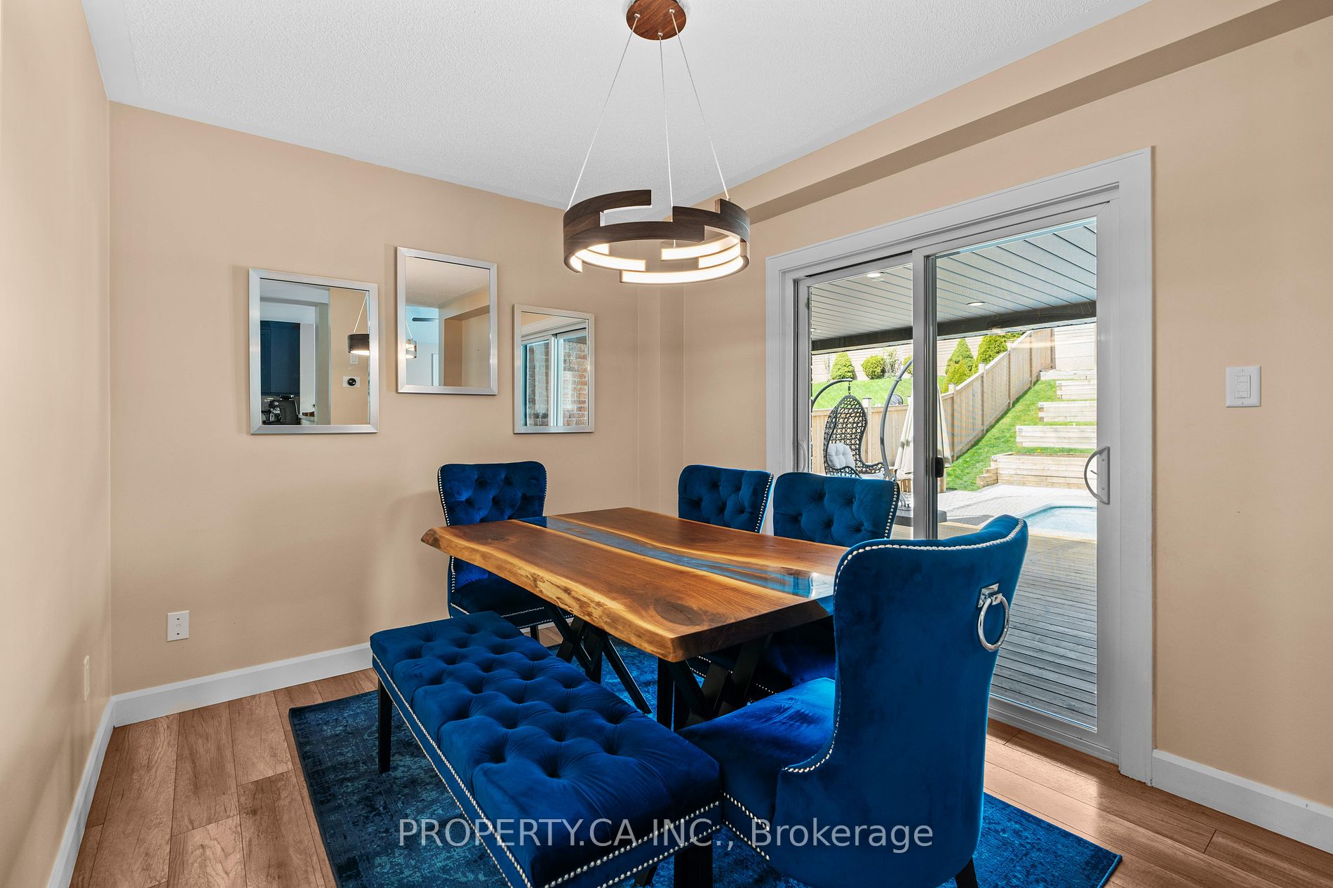 18 Sable Dr