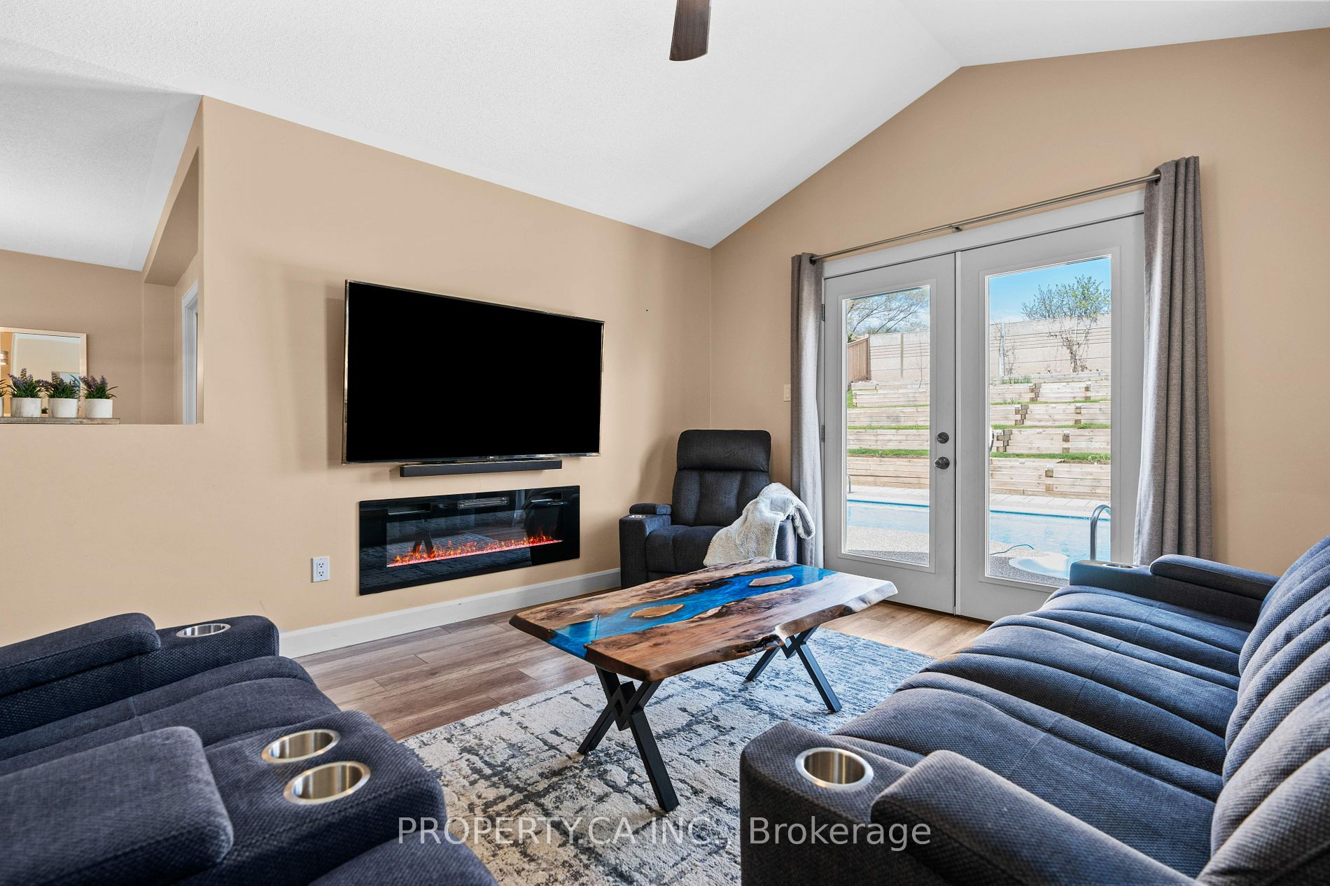 18 Sable Dr