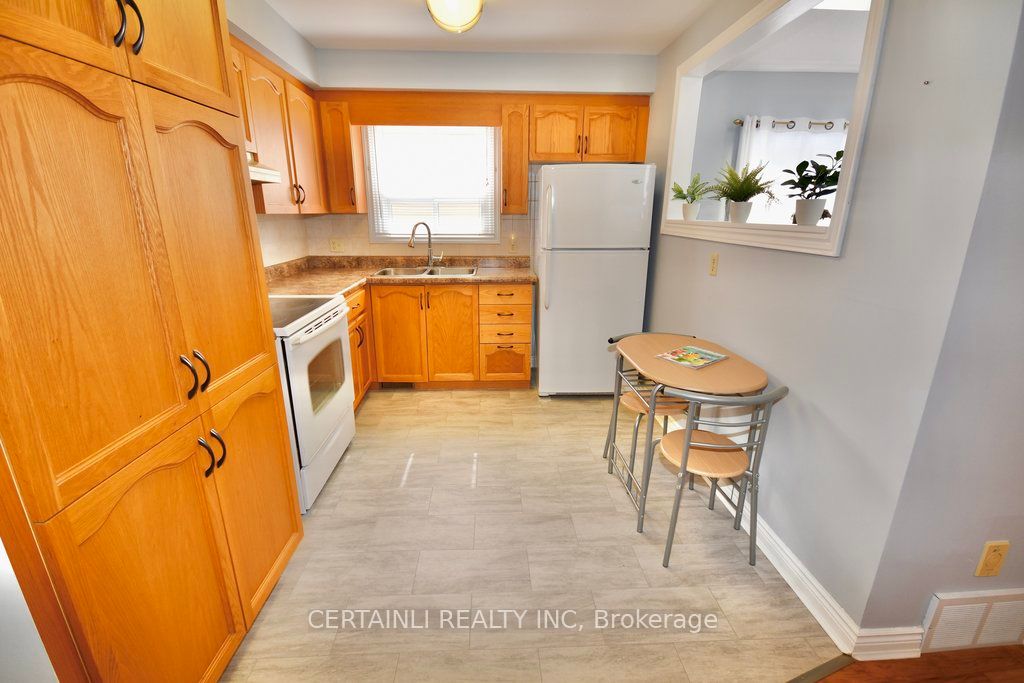 12 Hawkins Crescent