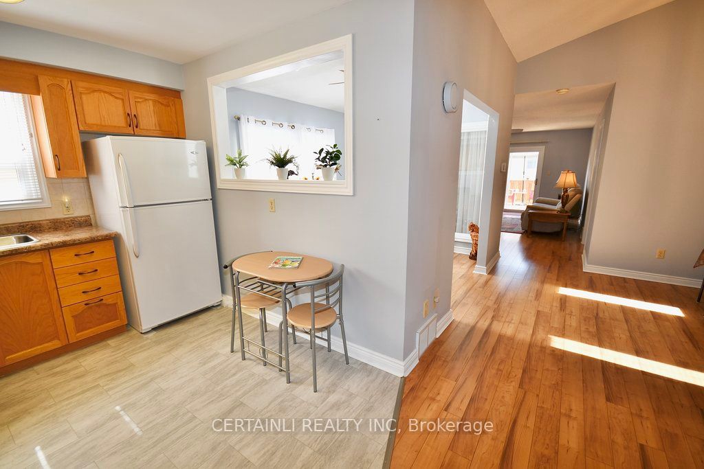 12 Hawkins Crescent