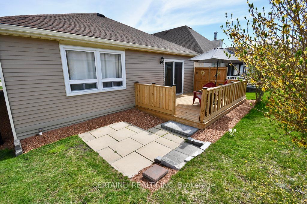 12 Hawkins Crescent