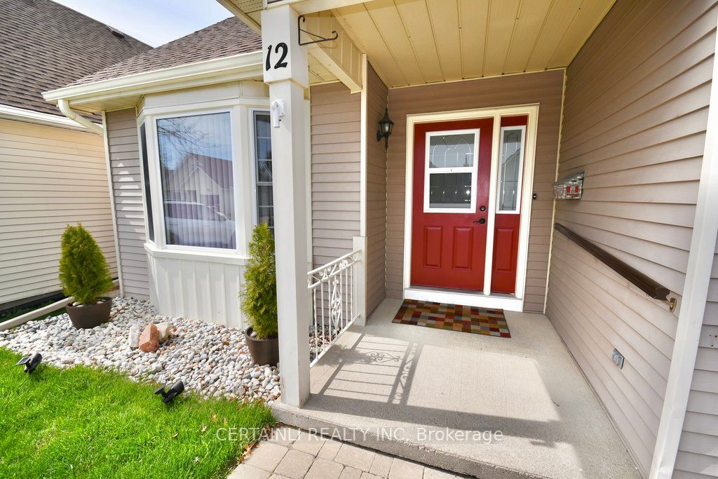 12 Hawkins Crescent