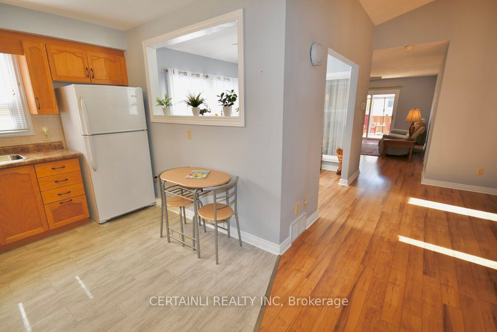 12 Hawkins Crescent