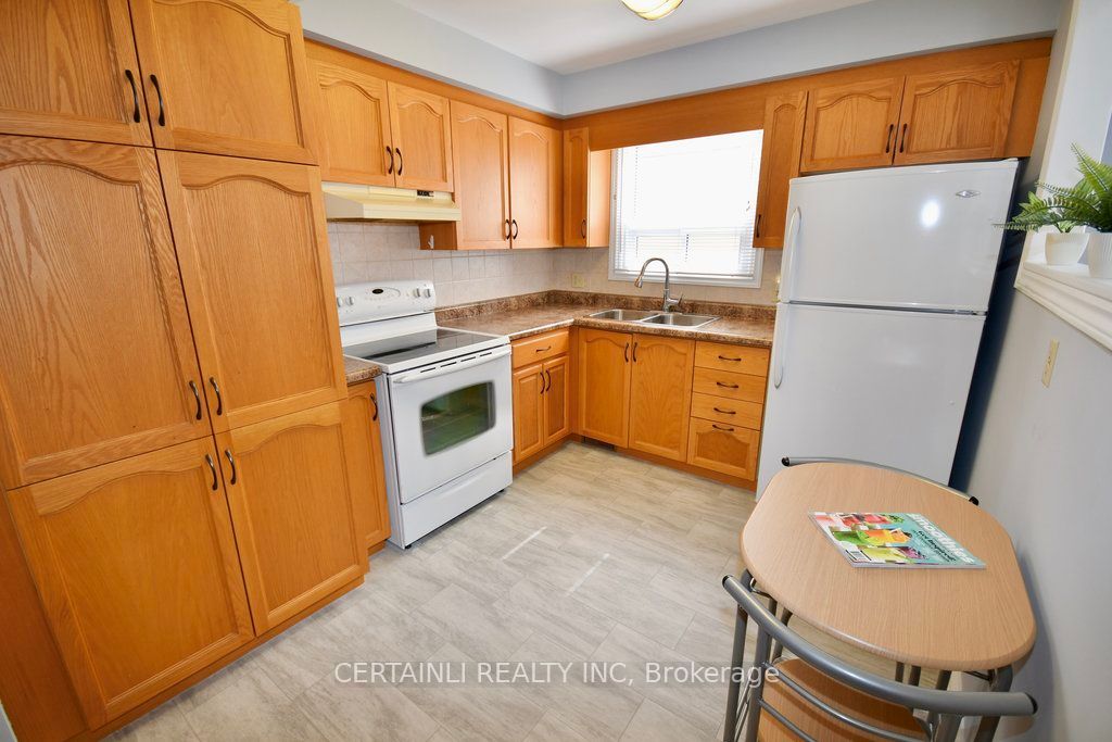12 Hawkins Crescent
