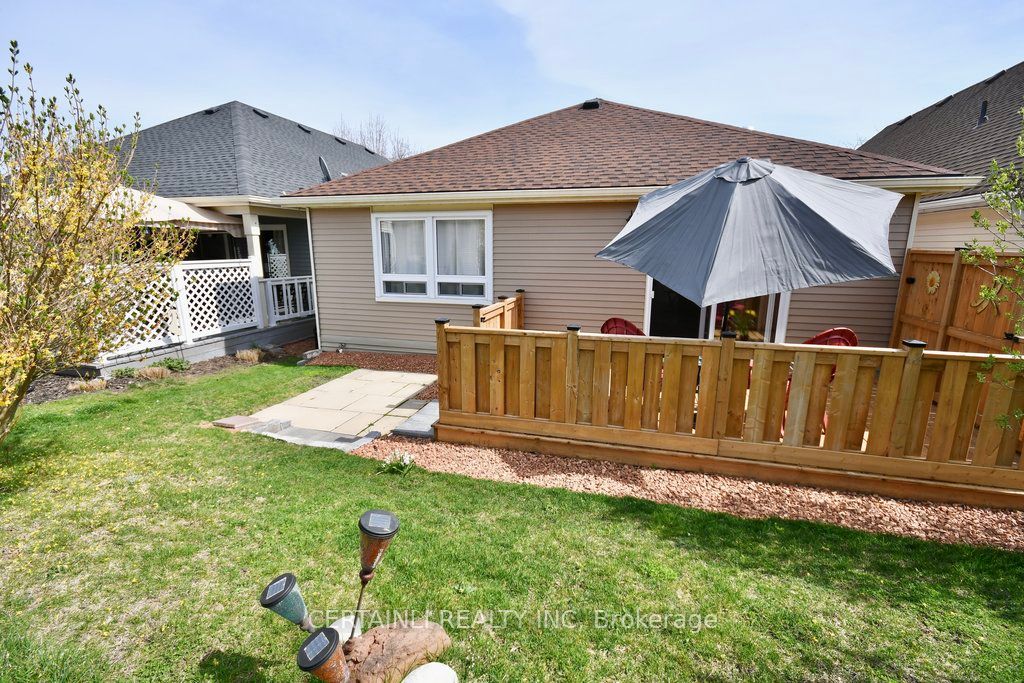 12 Hawkins Crescent