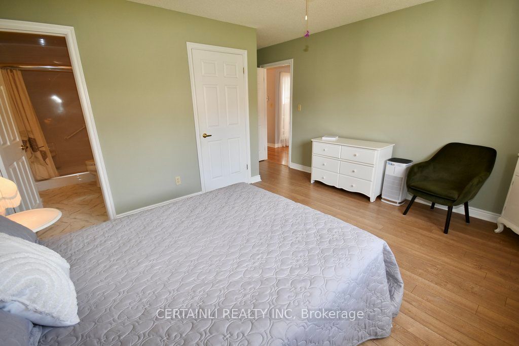 12 Hawkins Crescent