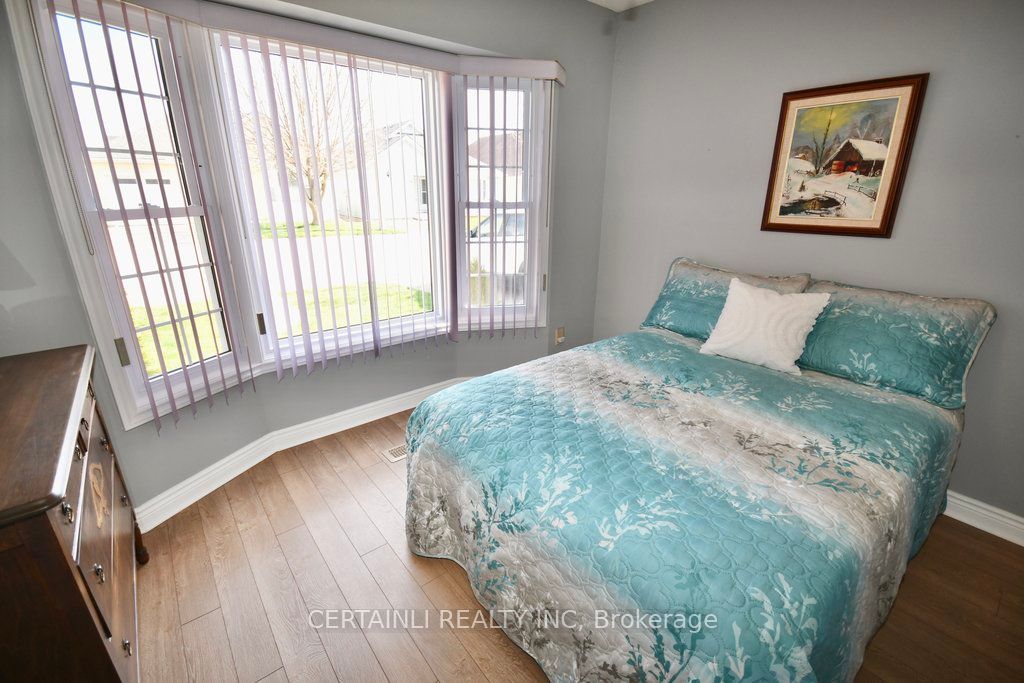 12 Hawkins Crescent