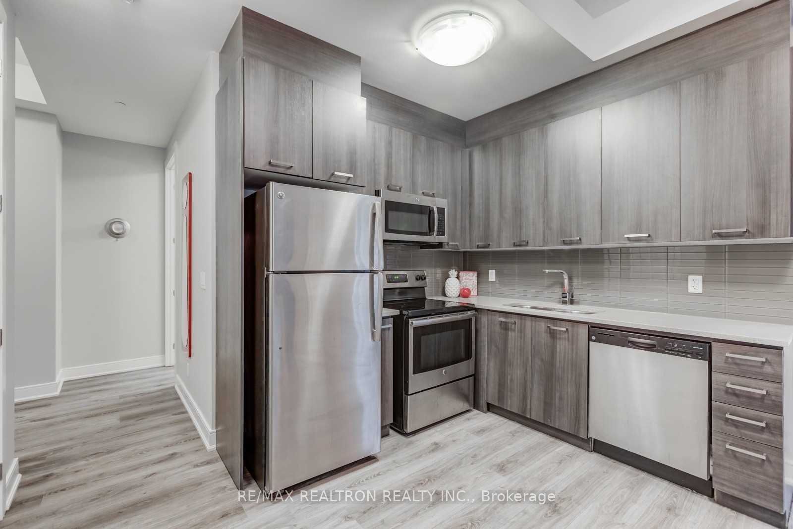 150 Main Street W #516