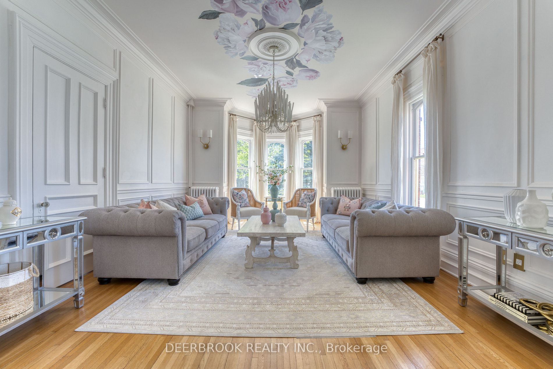 90 Main St E